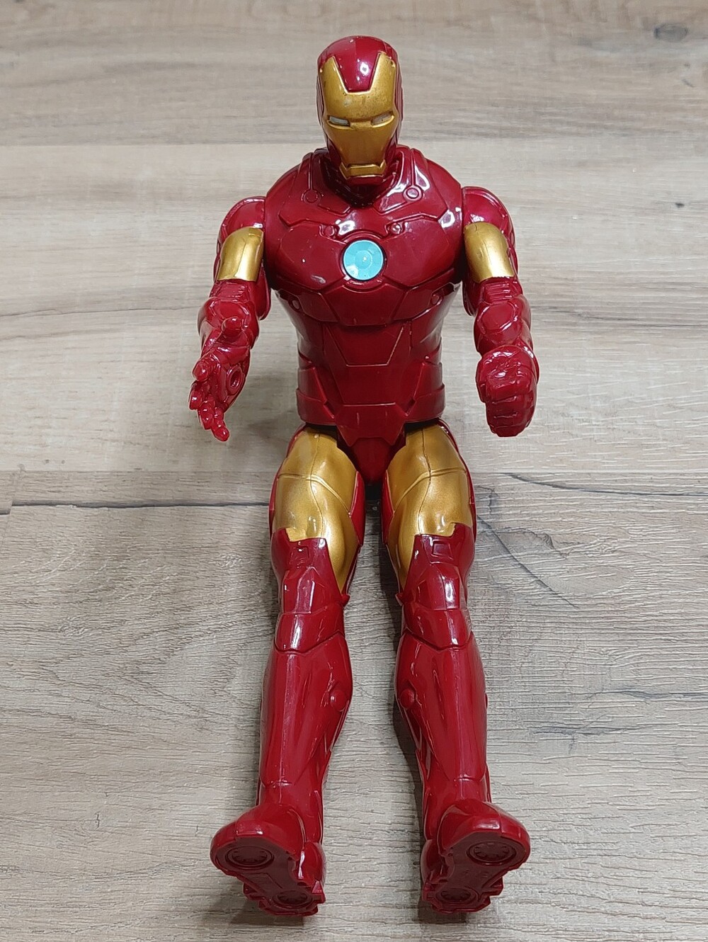 Hasbro Marvel Avengers Titan Hero Series Iron Man 12-inch action figure.🦹🏼